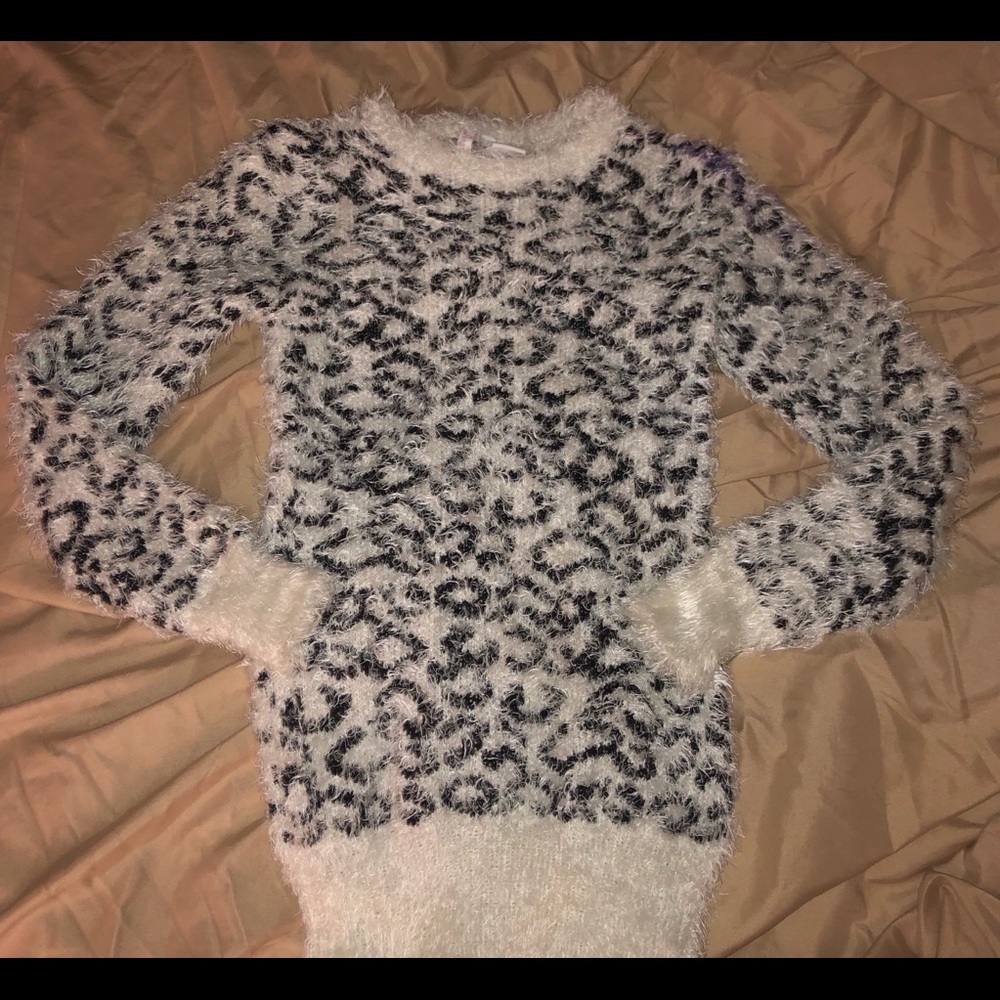 🔷🔷SOLD🔷🔷Girls soft fuzzy sweater